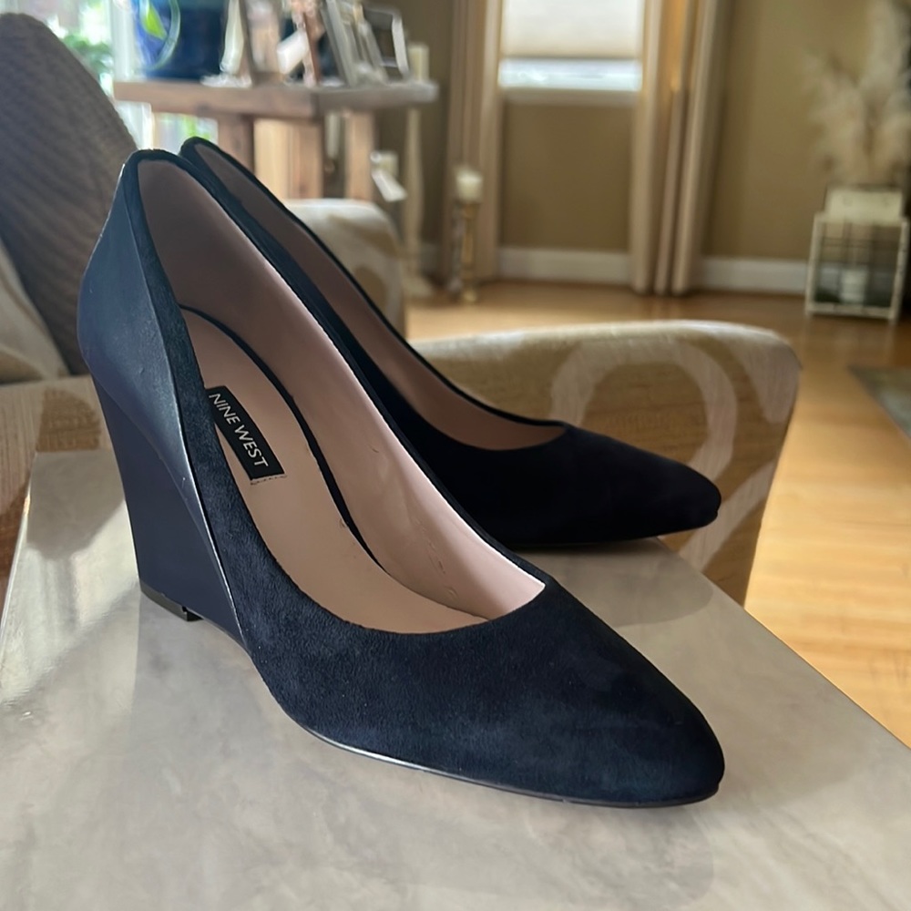 Nine West navy blue wedge size 8 1/2